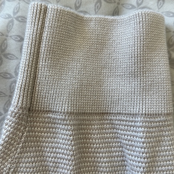 Varley | Sweater & Jogger Set - Picture 7 of 8